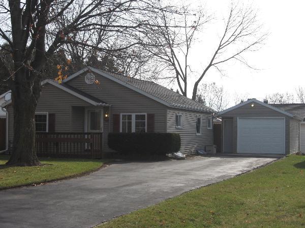 1417 Dewey St, Manitowoc, WI 54220