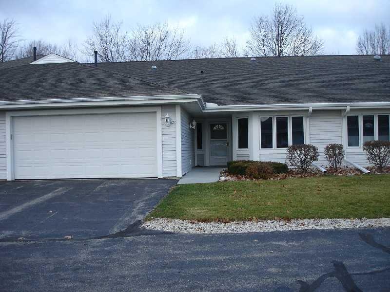 605 Hartford Sq., Hartford, WI 53027