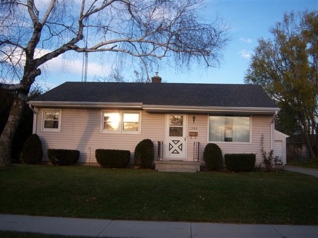 1504 Hillcrest Dr., Manitowoc, WI 54220