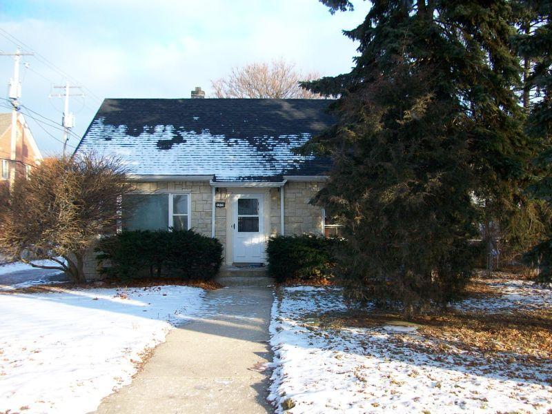 5578 N Bay Ridge Ave., Whitefish Bay, WI 53217