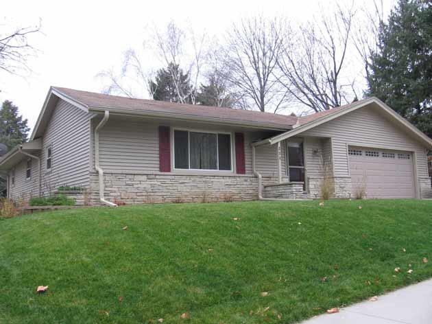 233 Maplewynde Rd., West Bend, WI 53095