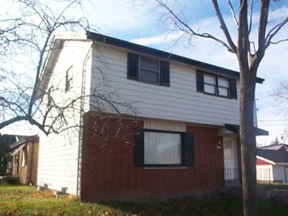 9109 W Swan Cir, Milwaukee, WI 53225