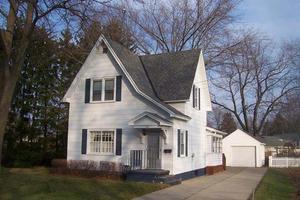 341 Park St., Oconomowoc, WI 53066