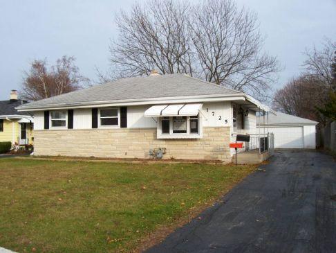1725 Cleveland, Racine, WI 53405