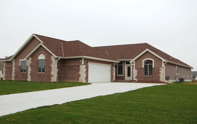 8984 Cordgrass Cir., Franklin, WI 53132
