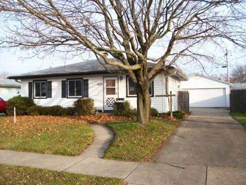 8557 17th Ave, Kenosha, WI 53143