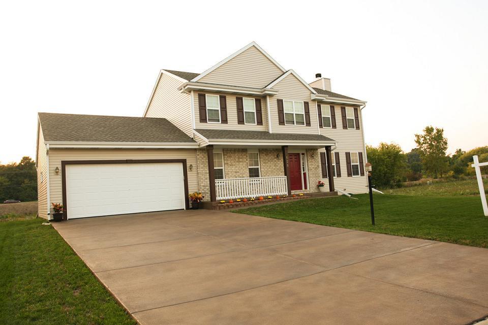 628 Fox Run Ln., Mount Pleasant, WI 53406