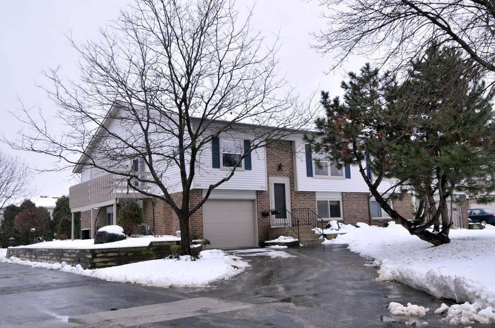 10235 W Parkedge Cir. #B, Franklin, WI 53132