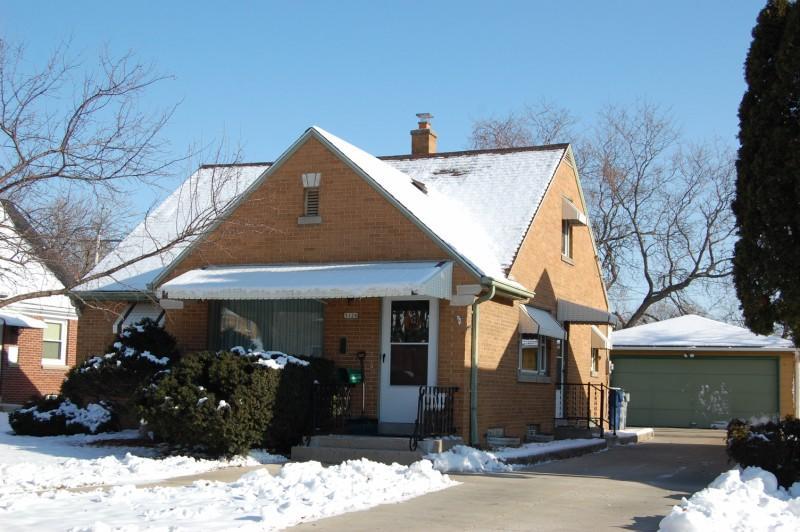 3126 S 39th St, Milwaukee, WI 53215