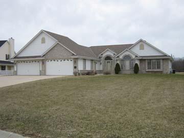 W134N6816 Wild Rose Ct, Menomonee Falls, WI 53051