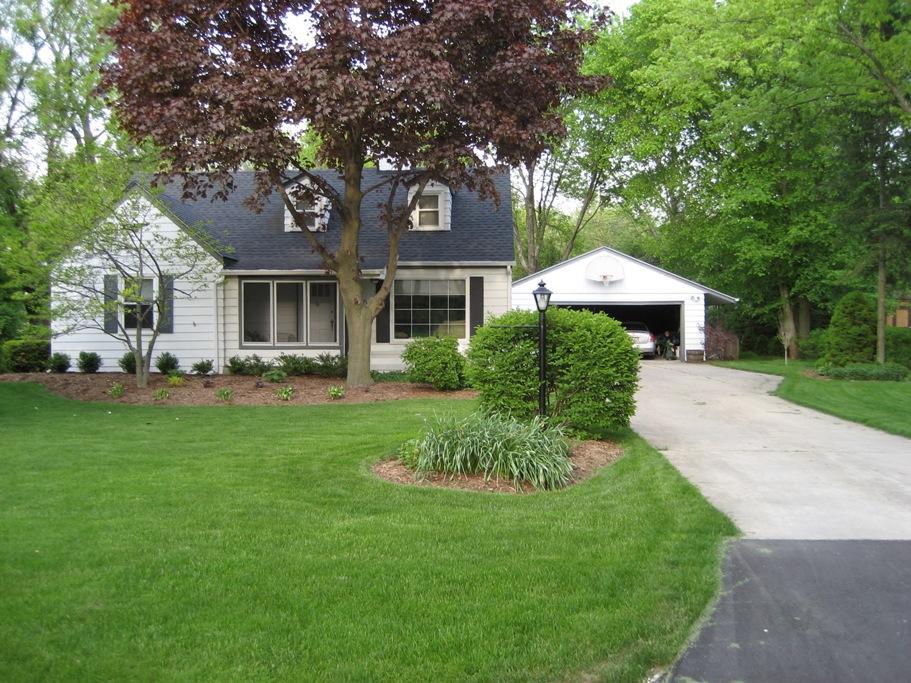 160 Lynnwood Ln., Brookfield, WI 53005