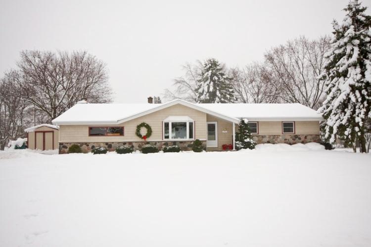 N72W22405 Jeanine Ln, Lisbon, WI 53089