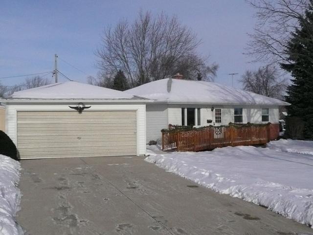 742 Riverview Dr, West Bend, WI 53095