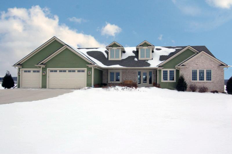 4585 Cathedral Ct, Richfield, WI 53076