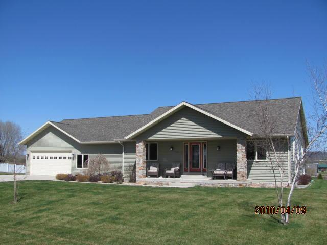 N5450 W Eagle Cir., Onalaska, WI 54650