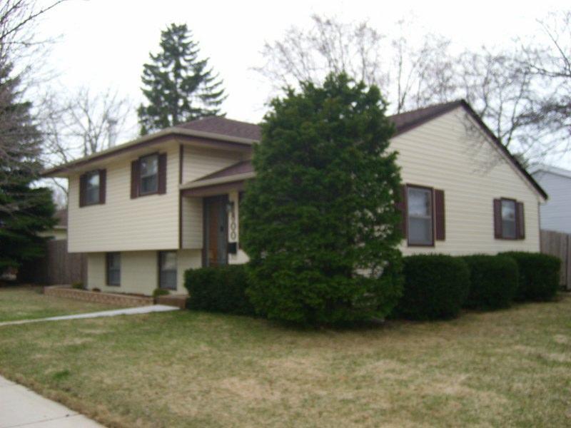 800 Ostergaard Ave, Racine, WI 53406