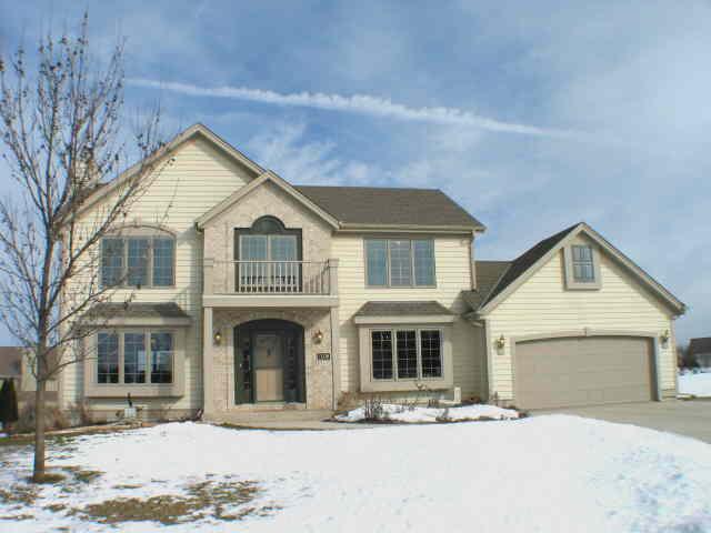 13320 W Crestwood Ct., New Berlin, WI 53151