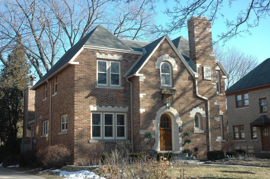 4920 N Woodburn St, Whitefish Bay, WI 53217