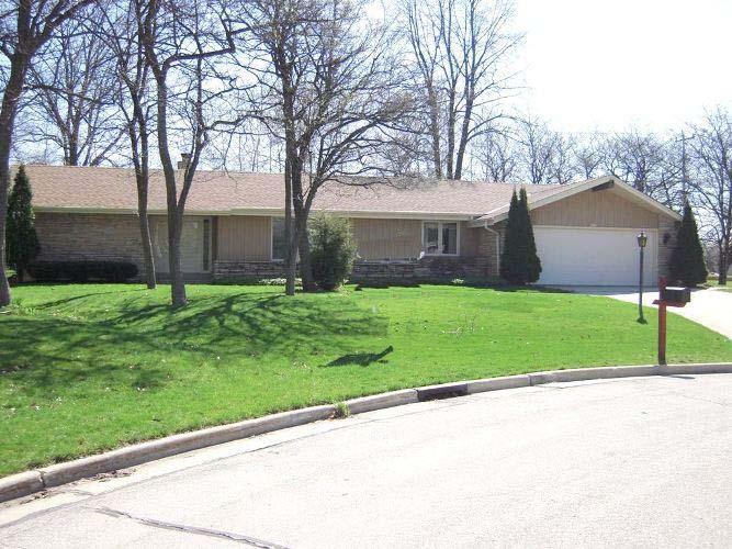 3805 W Honey Creek, Greenfield, WI 53221