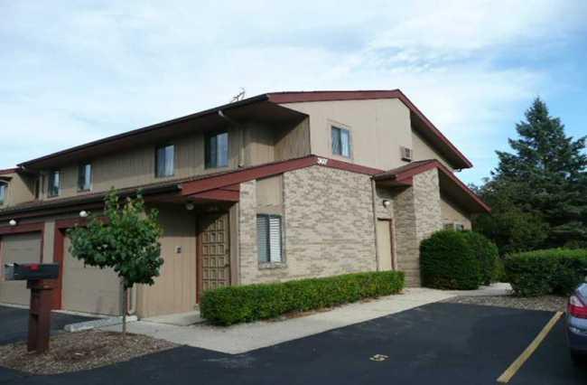 307 Cheviot Chase - #6, Waukesha, WI 53186