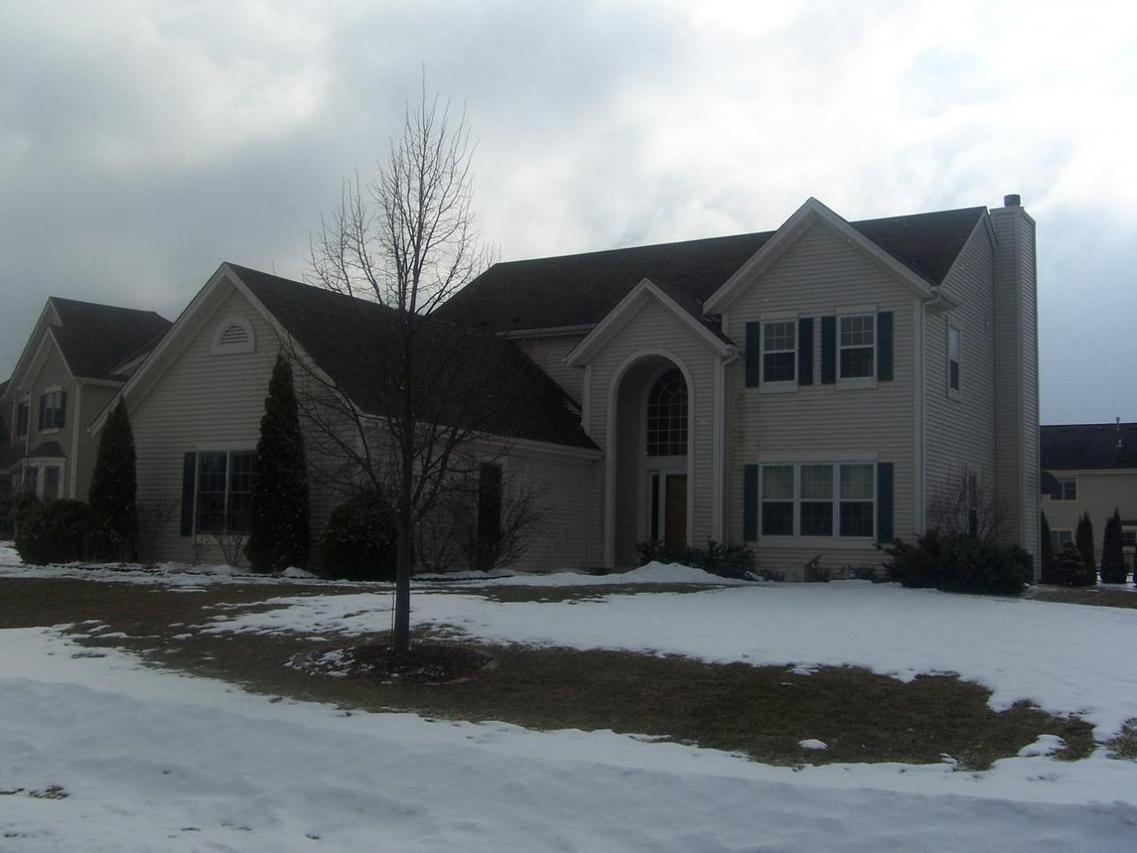 S97W13363 Lloyd Mangrum Ct, Muskego, WI 53150