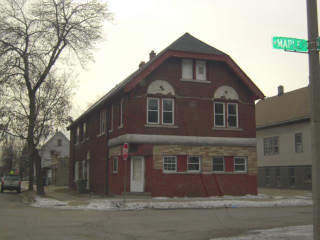 2401 W Maple St, Milwaukee, WI 53204