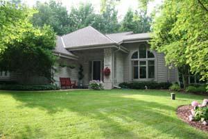 5352 Woodstone Dr, Hartford, WI 53086