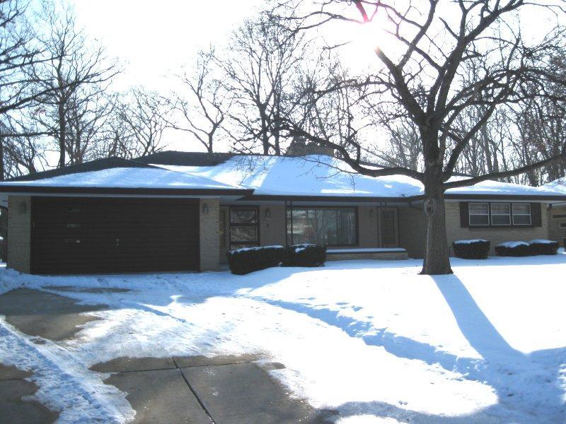 8521 W Howard Ave, Greenfield, WI 53228