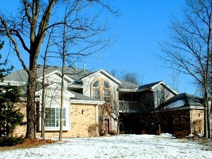 180 W Oak Leaf Dr #8, Oak Creek, WI 53154