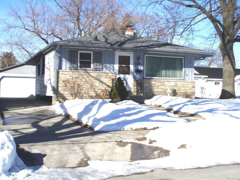1324 Illinois St, Racine, WI 53405