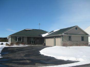 3865 Riegle Ct, Hartford, WI 53086