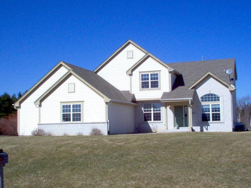 N67W29102 Old Oak Ln, Merton, WI 53029