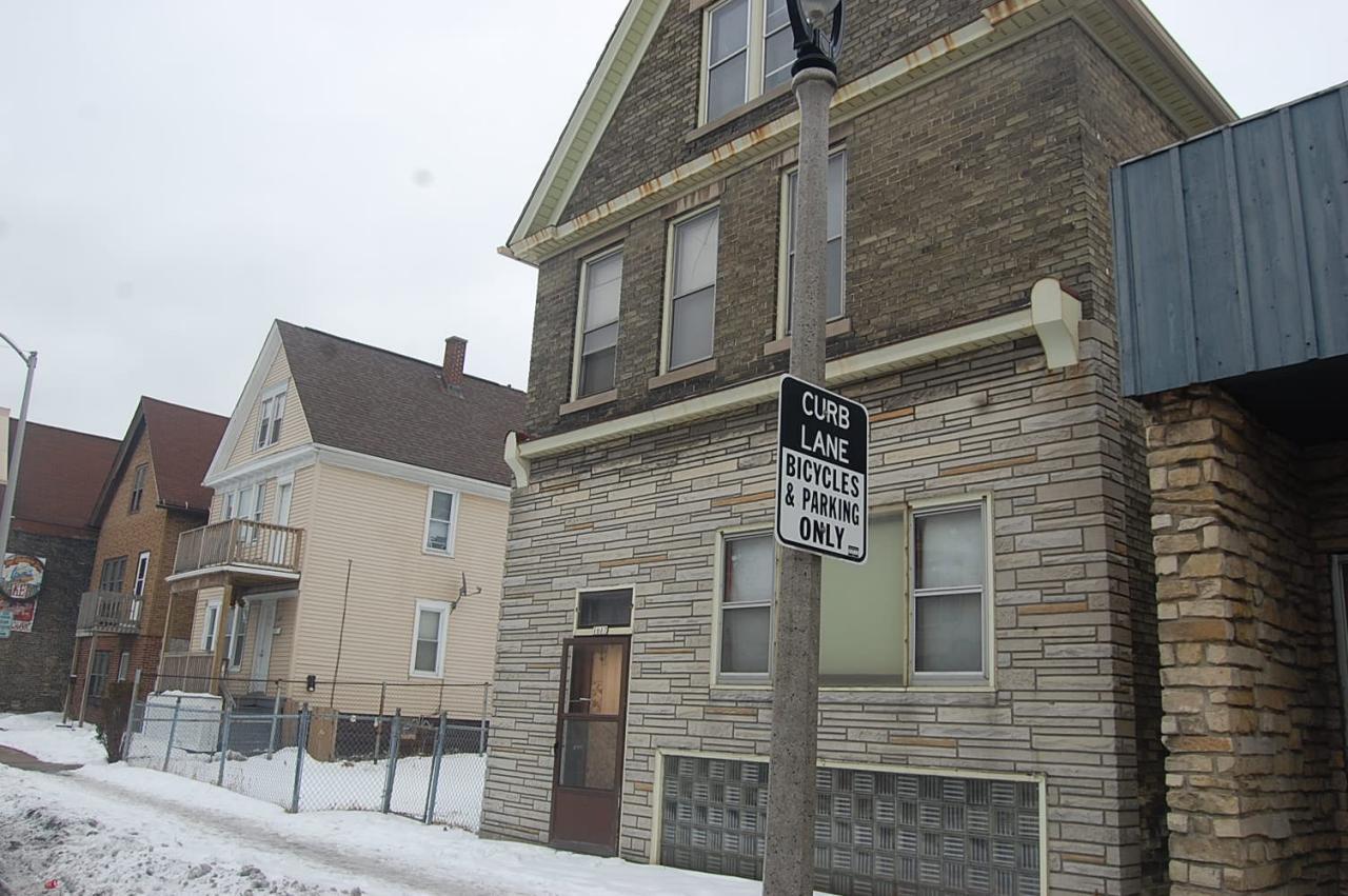 1617 W Lincoln, Milwaukee, WI 53215