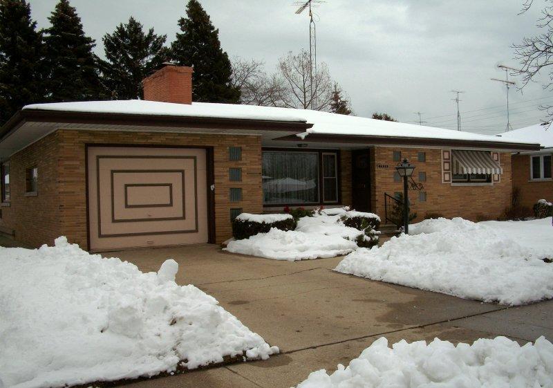 7939 18th Ave, Kenosha, WI 53143