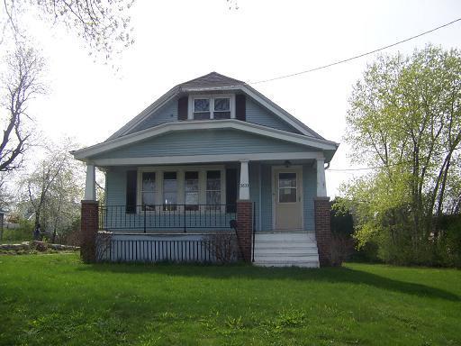 3833 S 35th St, Greenfield, WI 53221