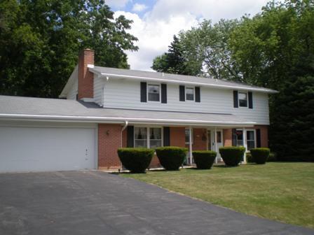 8216 S Wynona Dr., Oak Creek, WI 53154