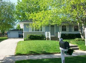 2233 W Carrington Ave, Oak Creek, WI 53154