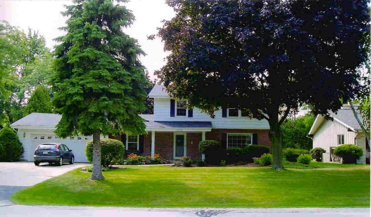 12915 W Wilbur Dr, New Berlin, WI 53151