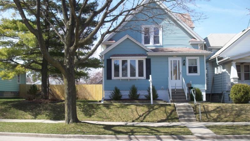 2009 S 71st St, West Allis, WI 53219