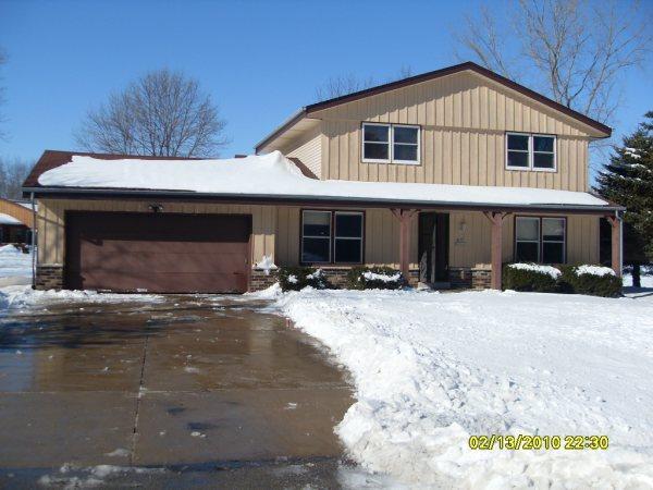 W204S10555 N Shore Dr, Muskego, WI 53150