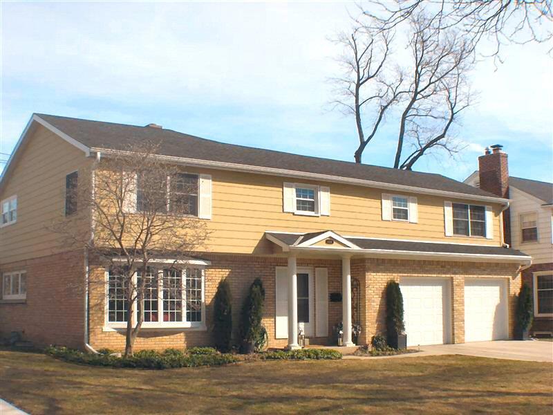 6104 N Santa Monica Blvd, Whitefish Bay, WI 53217
