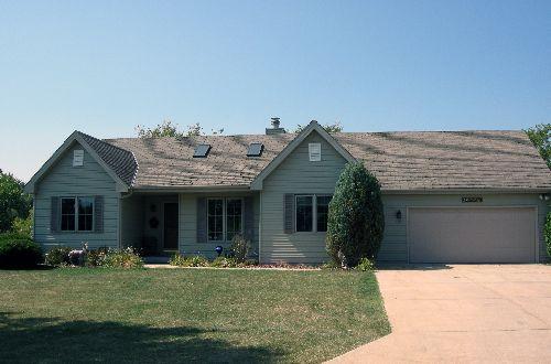 176 Granary Cir, Hartland, WI 53029