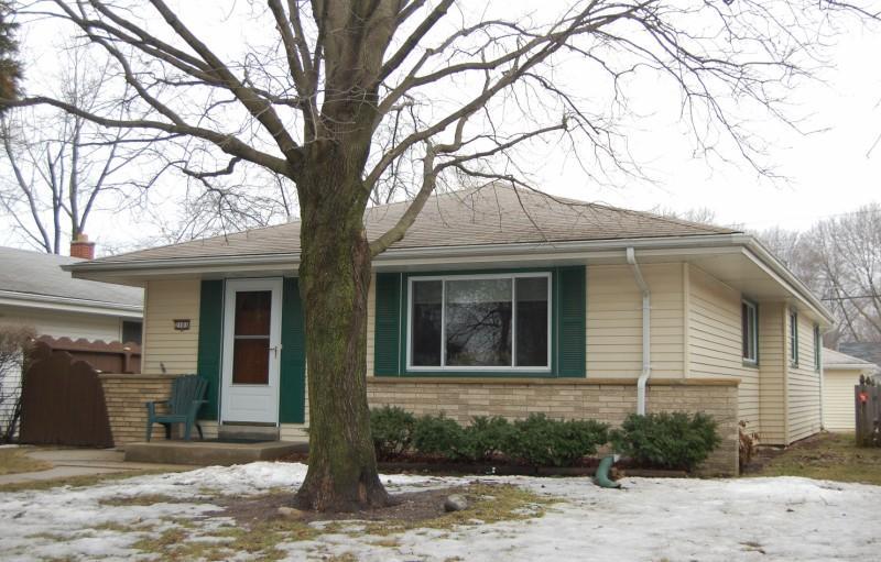 2101 N 116th St, Wauwatosa, WI 53226