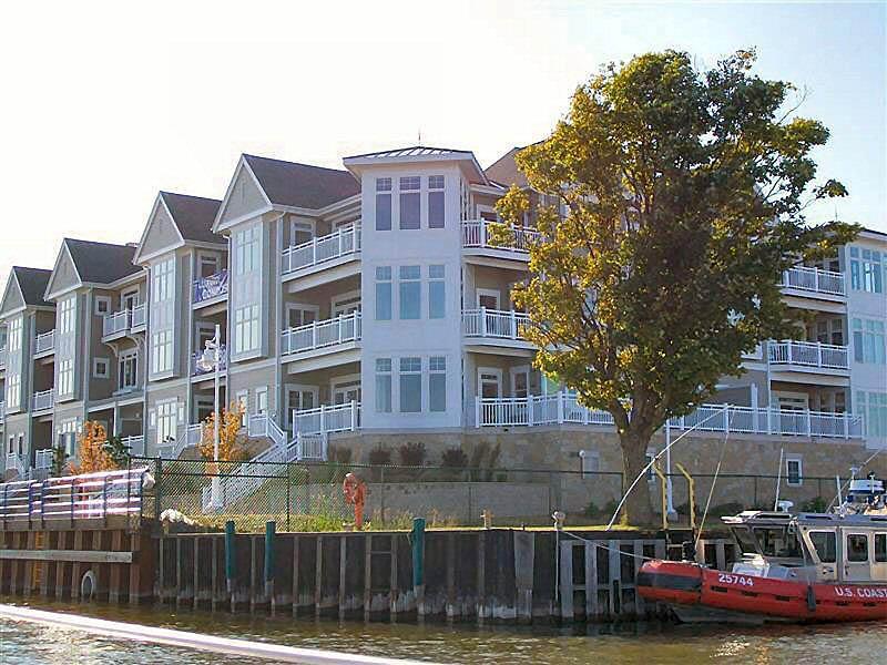 303 Pennsylvania Ave #405, Sheboygan, WI 53081