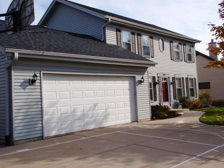 8154 S White Oak Dr., Oak Creek, WI 53154