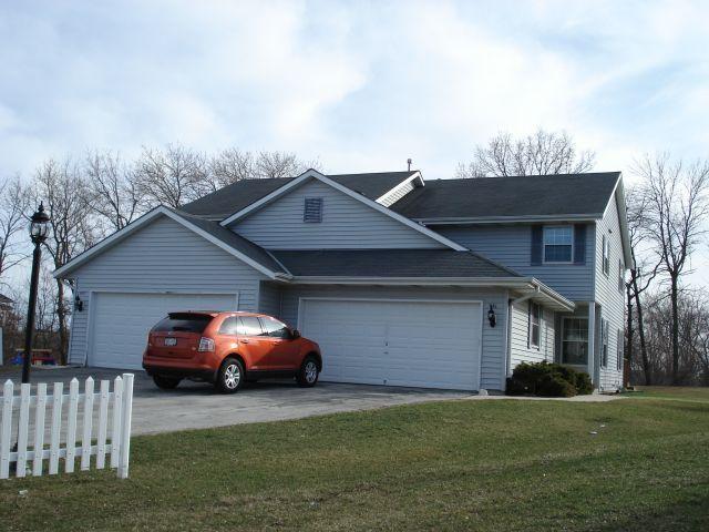 977 Zachary Ct - 981, Pewaukee, WI 53045