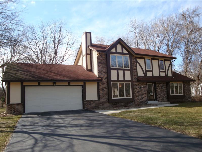 6839 N Braeburn Ln., Glendale, WI 53209