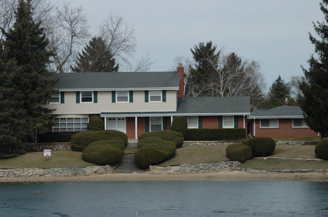 6841 N Neil Pl., Glendale, WI 53209