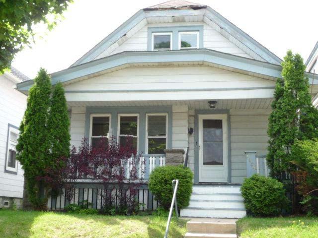 1939 E Hillcrest Ave, Milwaukee, WI 53207