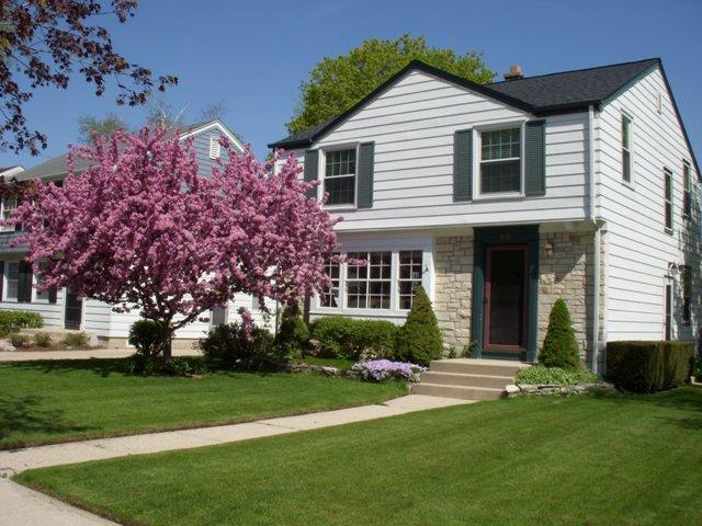 830 E Courtland, Whitefish Bay, WI 53211